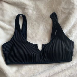 hollister bikini top!!